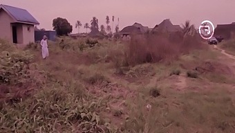 Amateur Fulani Babe Offered 100k To Give A Quick Blowjob In Oga Bang'S Car
