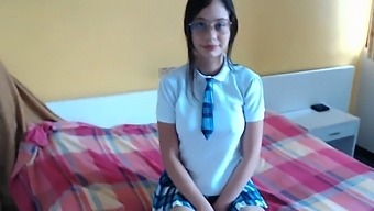 Venezuelan Schoolgirl Gets Secretly Filmed And Performs Oral Sex