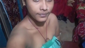 Desi Girl Shows Off Her Big Natural Tits In Selfie