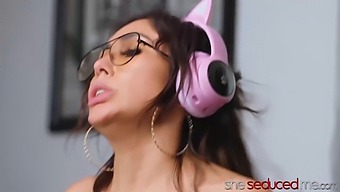 Asian Ember Snow Entices Gamer Girl Jena Larose For A Steamy Encounter