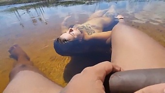 Novinha Covers Up While Breastfeeding On The Beach